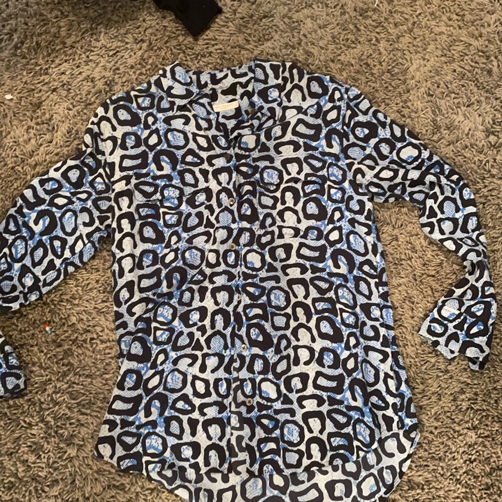 Darling silk Equipment blouse sz S . Perfect staple for office / cocktails.